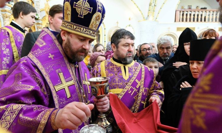 Желающим приступить к таинству Причастия