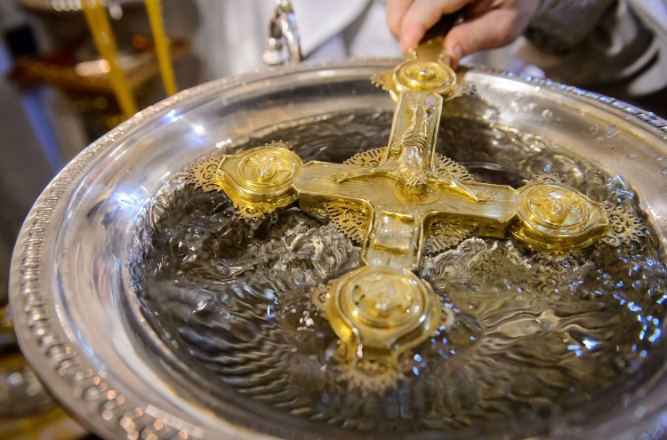 Просфора и святая вода